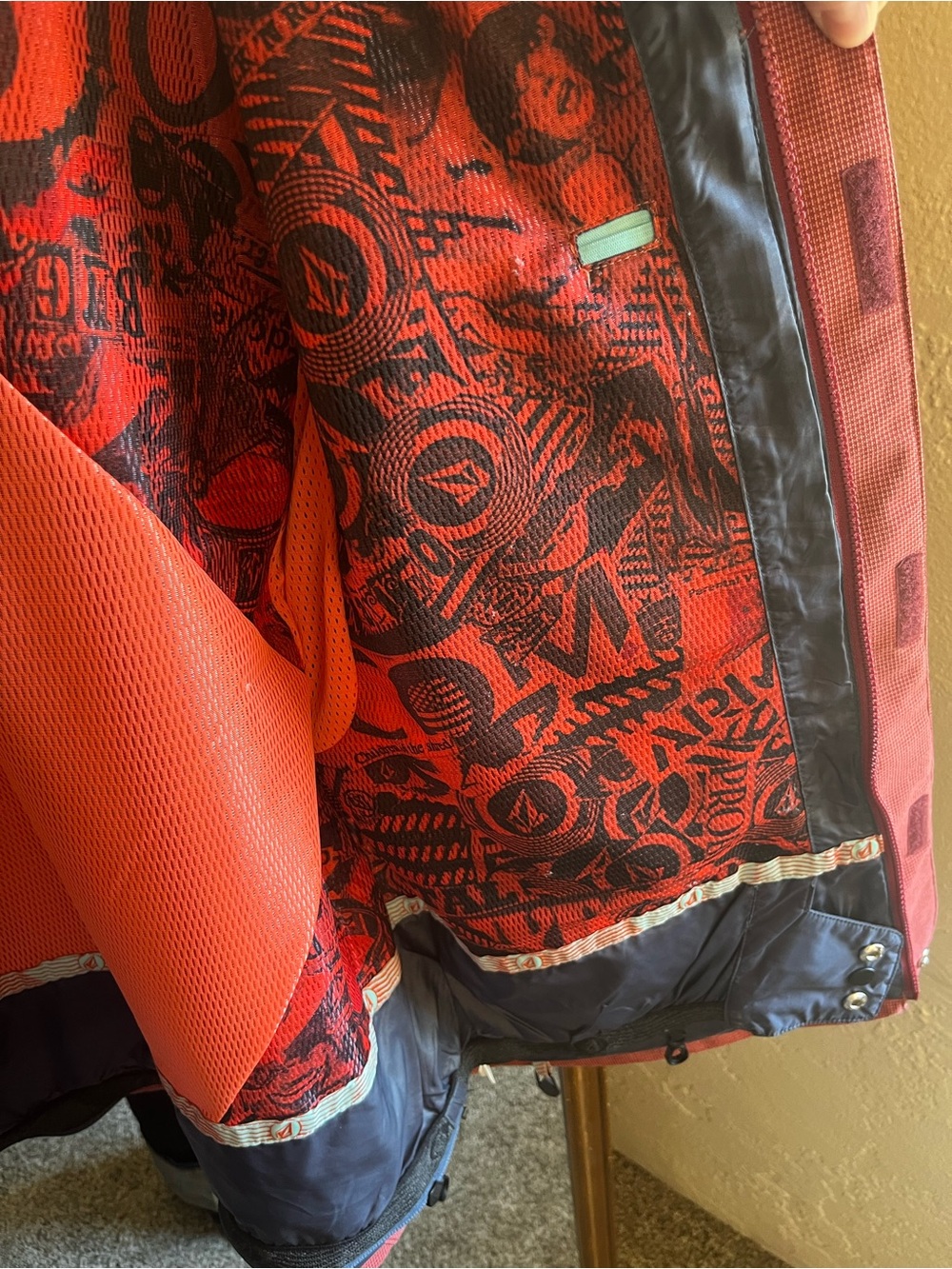 Volcom Snow Jacket - Large - Picture 8 of 16